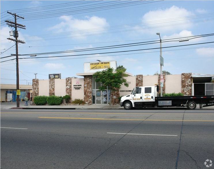 Primary Photo Of 13711 Van Nuys Blvd, Pacoima Office For Lease