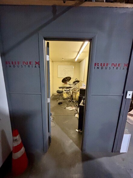 More Photos Of 1880 W Fillmore St, Phoenix Warehouse For Lease