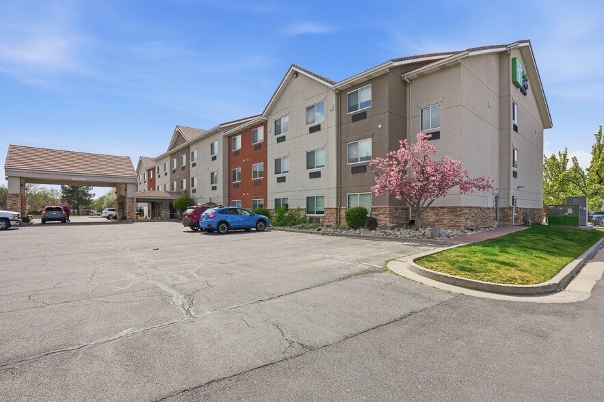 More Photos Of 10680 S Auto Mall Dr, Sandy Hotel For Sale