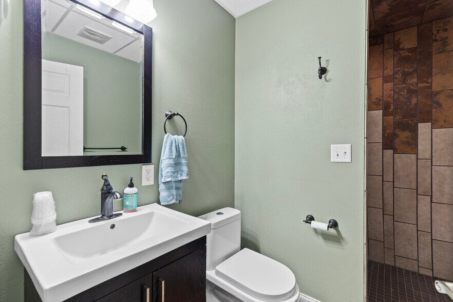 More Photos Of 603 N River St, Hot Springs Hotel For Sale