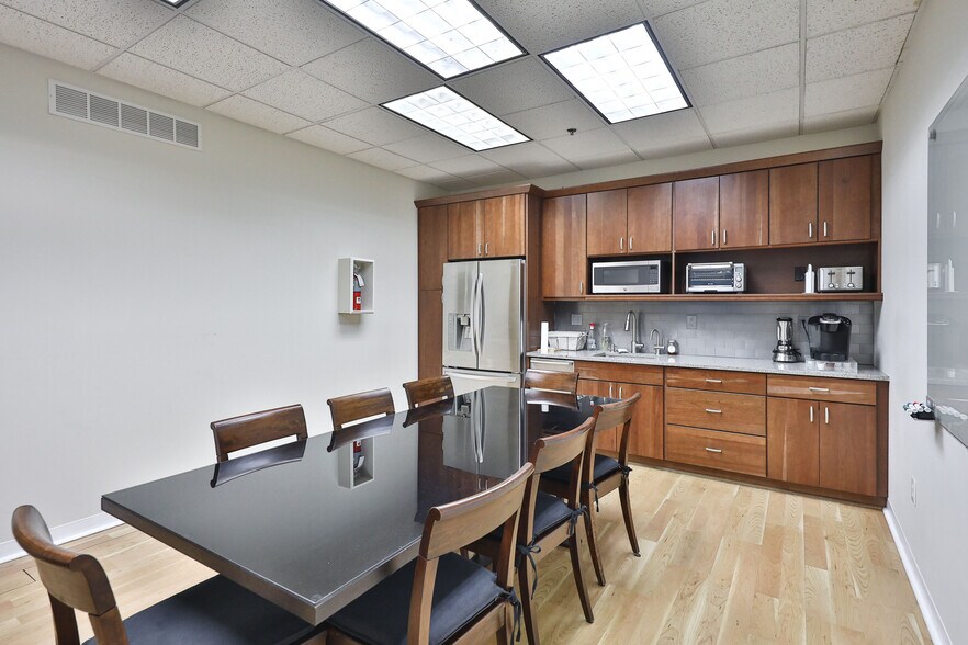 More Photos Of 400-415 Executive Dr, Langhorne Medical For Lease