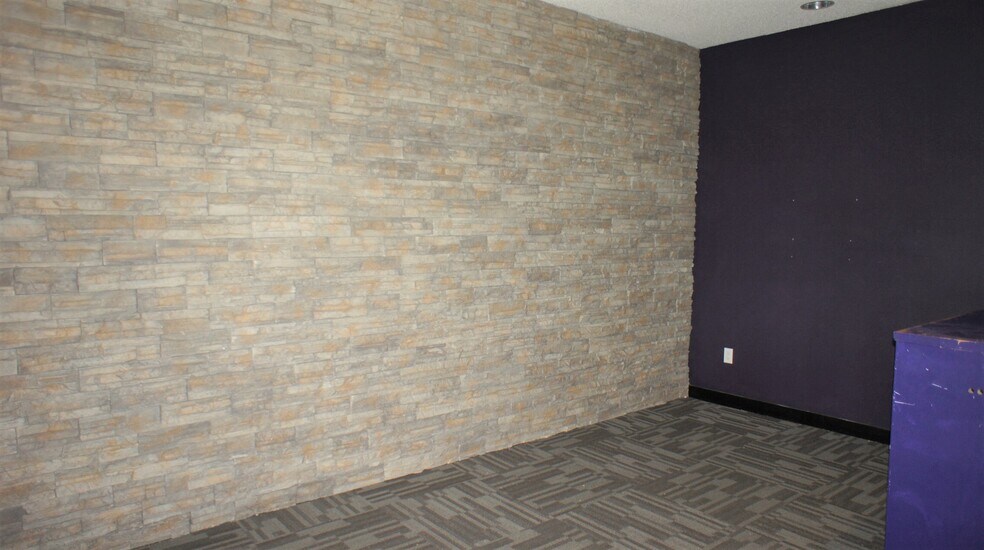 More Photos Of 134 Pembina Rd, Sherwood Park Flex For Sale