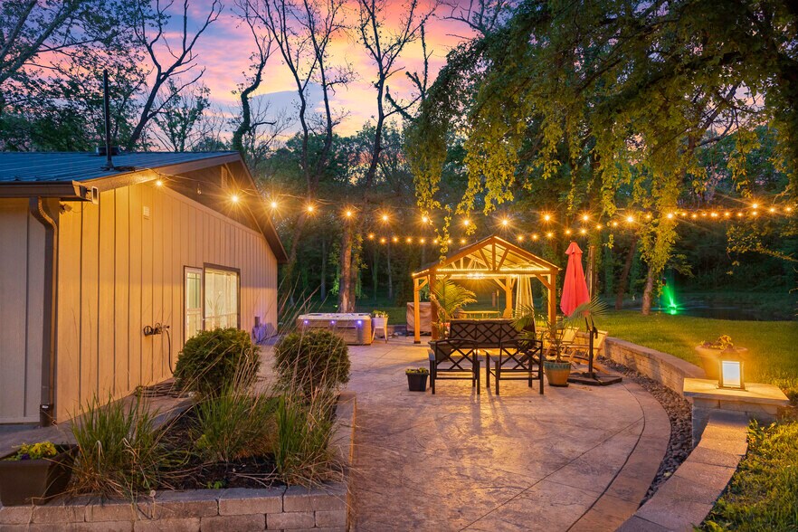 More Photos Of 11155 Hubbard Rd, Kansas City Flex For Sale