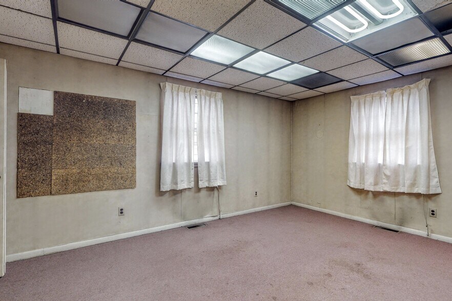 More Photos Of 9034 Tonnelle Ave, North Bergen Industrial For Sale