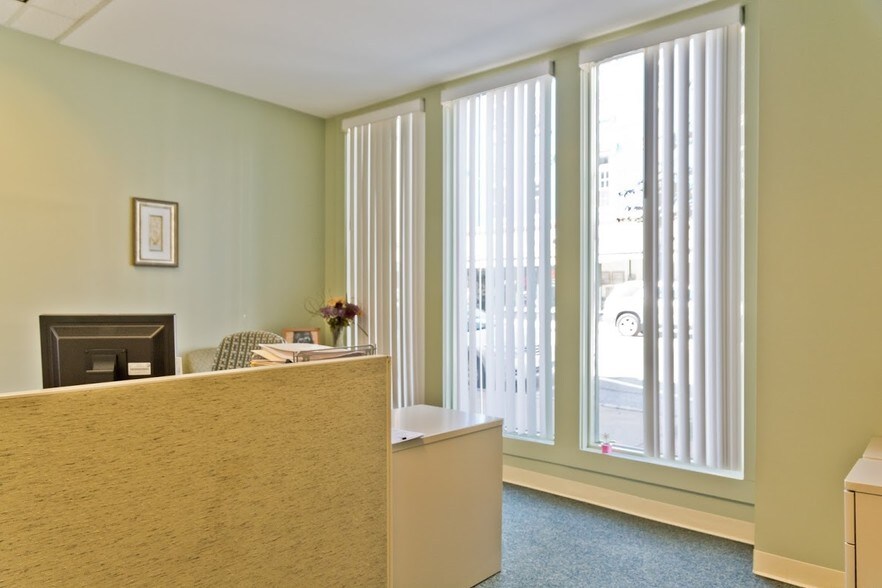 More Photos Of 211 Water St, Augusta Office For Sale