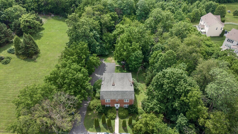More Photos Of 25930 Ridge Rd, Damascus Apartments For Sale