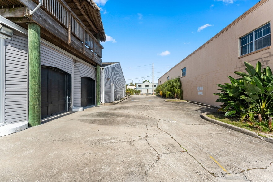 More Photos Of 340 King St, Cocoa Office For Sale