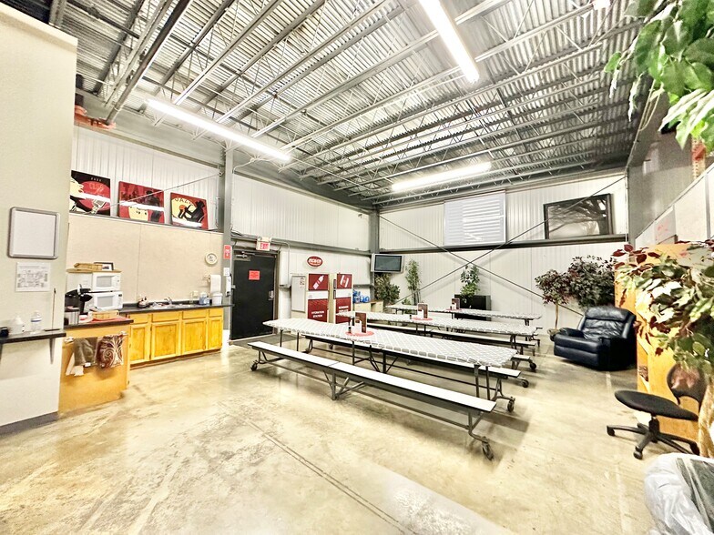 More Photos Of 648 Progress Ave, Munster Warehouse For Lease