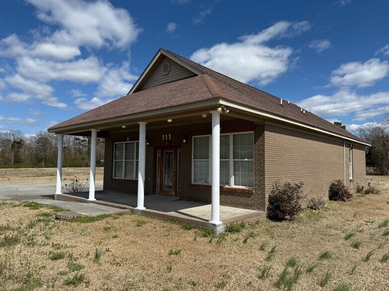 More Photos Of 111 Fontana St, Clinton Office For Lease