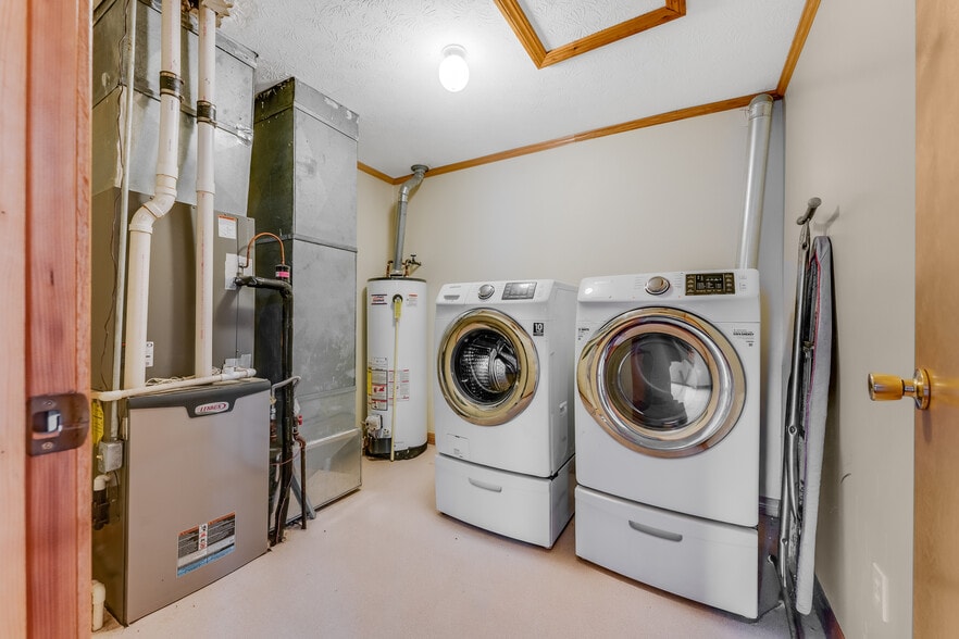 More Photos Of 154 Bridge St, Junior Restaurant For Sale