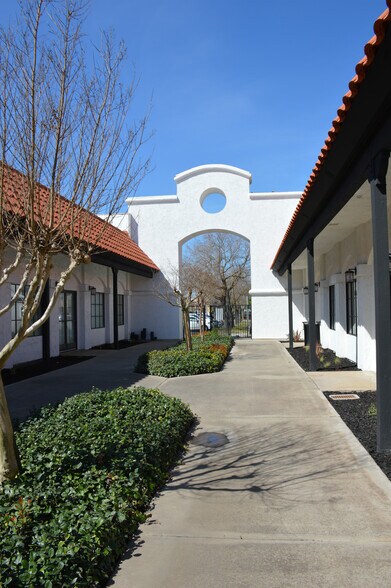 More Photos Of 3600 Sisk Rd, Modesto Storefront Retail Office For Lease