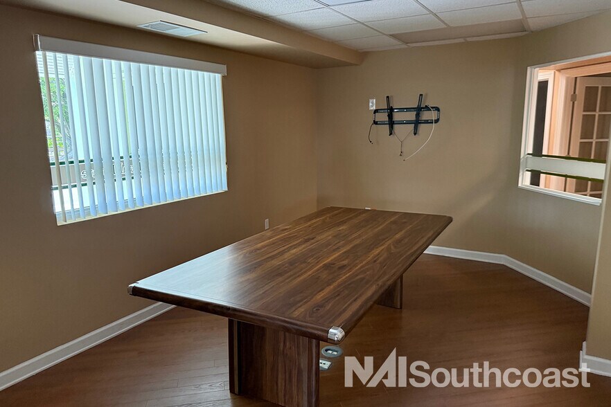 More Photos Of 612-616 SE Dixie Hwy, Stuart Office For Lease