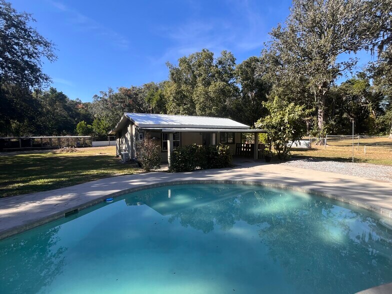 More Photos Of 230 S Center St, Pierson Apartments For Sale