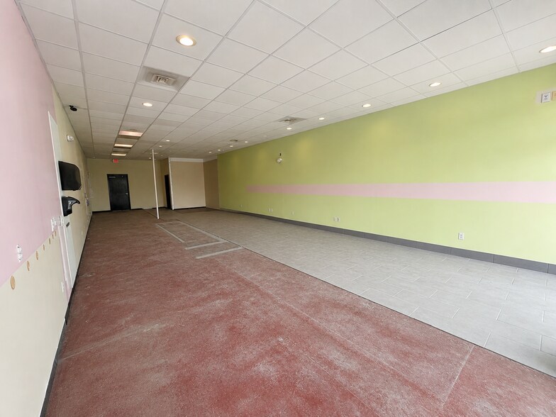 More Photos Of 120 Towne Center Dr, Savannah Storefront Retail Office For Lease