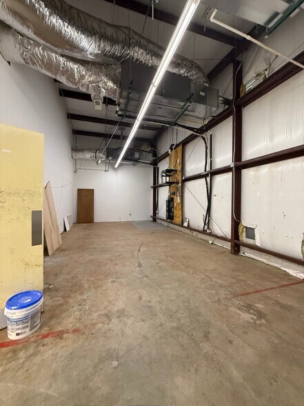 More Photos Of 3321 Triana Blvd SW, Huntsville Freestanding For Lease