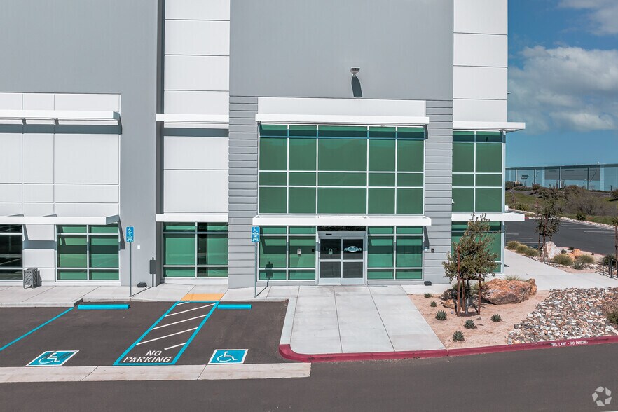 More Photos Of 6751 W Schulte Rd, Tracy Manufacturing For Lease