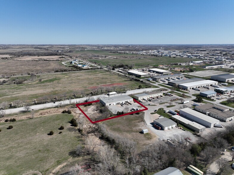 More Photos Of 4700 Douglas Cir, Lincoln Light Distribution For Sale
