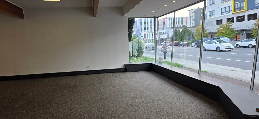 More Photos Of 3211 Broadway, Everett Warehouse For Lease