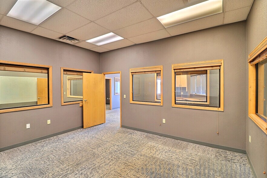 More Photos Of 1616 2nd Ave, Greeley Service For Lease