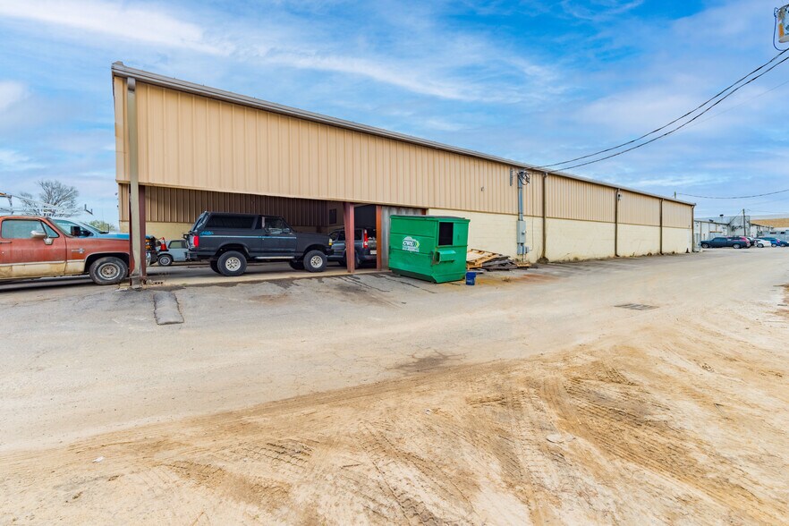 More Photos Of 111 N 12th St, West Columbia General Retail For Sale