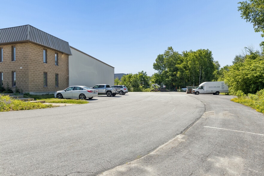 More Photos Of 51 Harvey Rd, Londonderry Warehouse For Sale