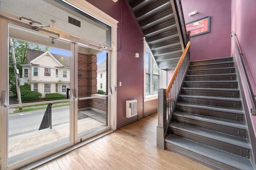 More Photos Of 236 Wall St, Kingston Specialty For Lease