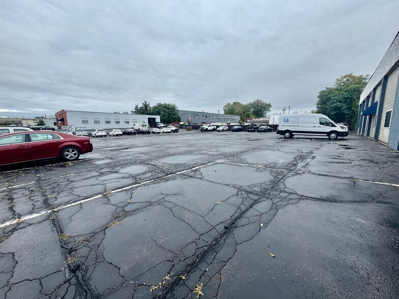 More Photos Of 50 Chelton Ave, West Hartford Warehouse For Lease