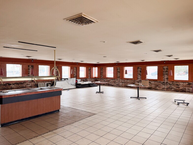 More Photos Of 2131 E 8th St, Odessa General Retail For Sale