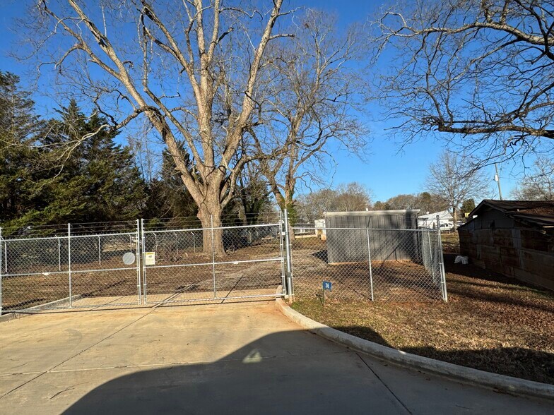 More Photos Of 8665 Maysville Rd, Maysville Self Storage For Sale