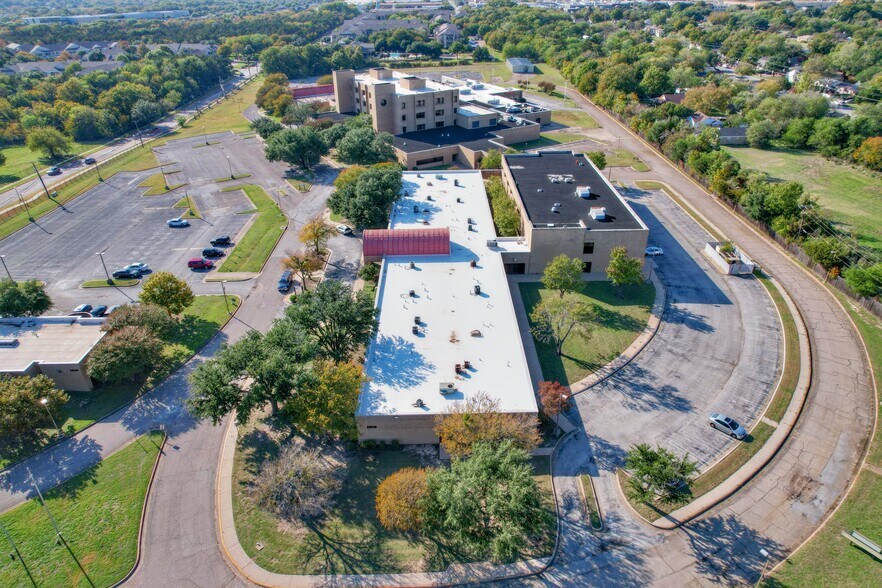 More Photos Of 2909 S Hampton Rd, Dallas Medical For Sale