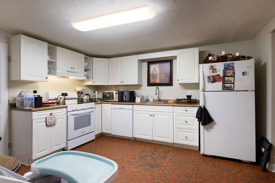 More Photos Of 100-102 Twin Acres Dr, Fayetteville Apartments For Sale