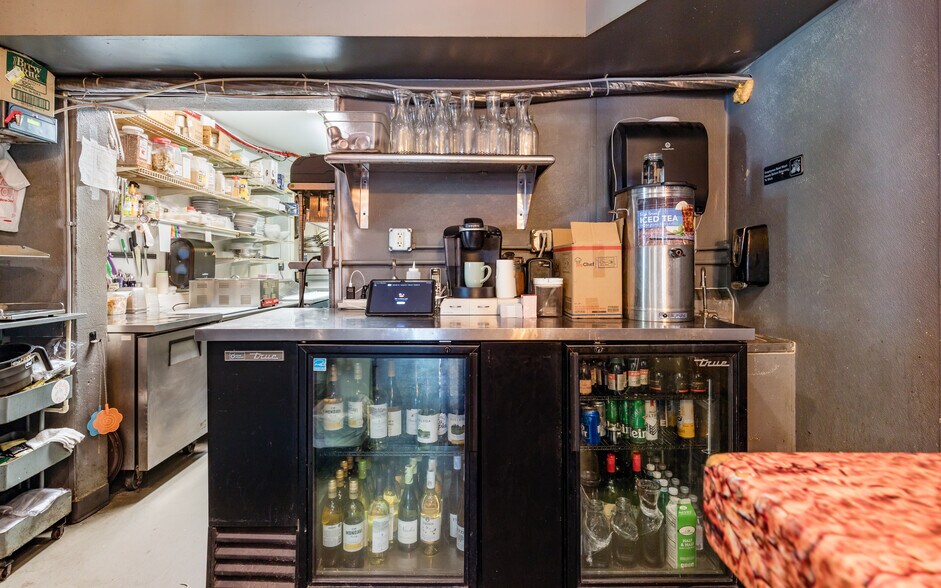 More Photos Of 837 SE 47th Ter, Cape Coral Restaurant For Sale