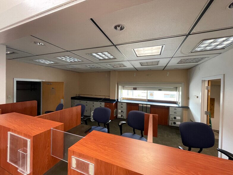 More Photos Of 3354 Lake City Hwy, Warsaw Bank For Lease