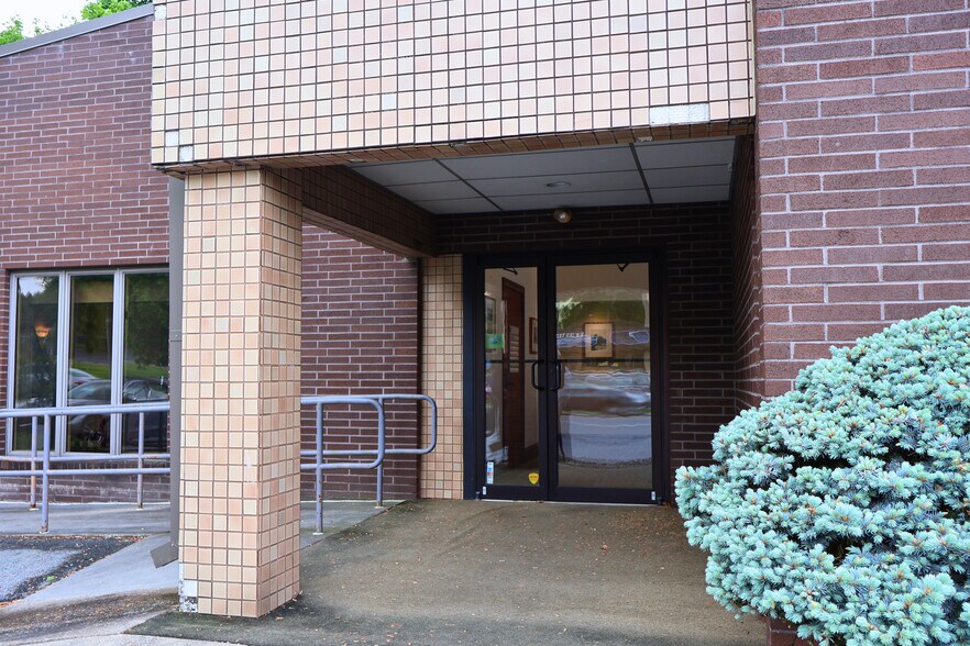 More Photos Of 1108 E Chocolate Ave, Hershey Medical For Sale