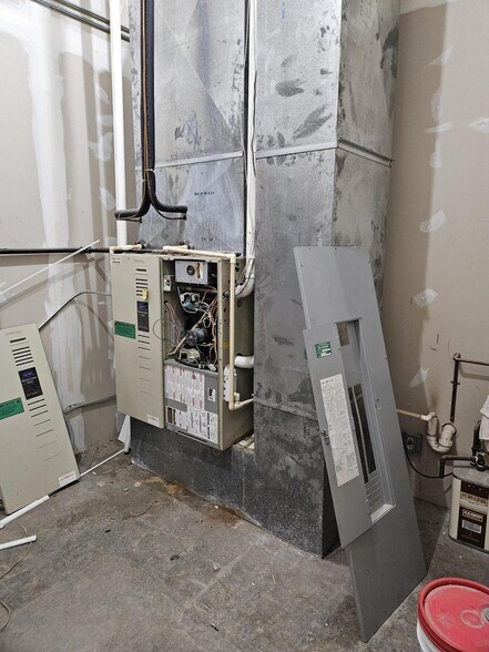 More Photos Of 309 S Main St, Aberdeen Storefront Retail Residential For Lease