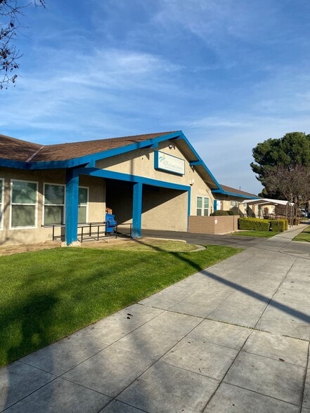 Primary Photo Of 4303 E Ashlan, Fresno Office For Lease