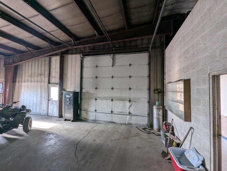 More Photos Of 125 Barlow Rd, Farmington Distribution For Lease