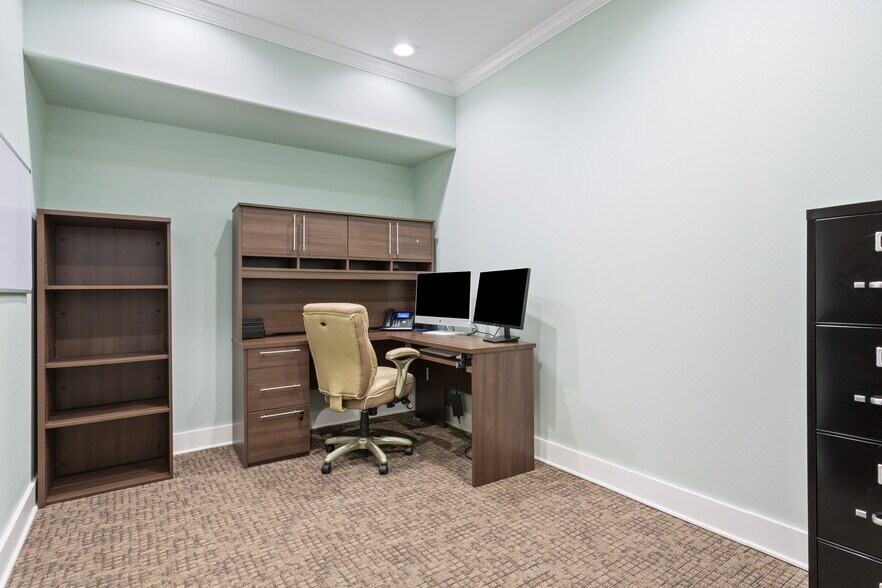 More Photos Of 1927 Columbus Ave, Waco Office For Sale