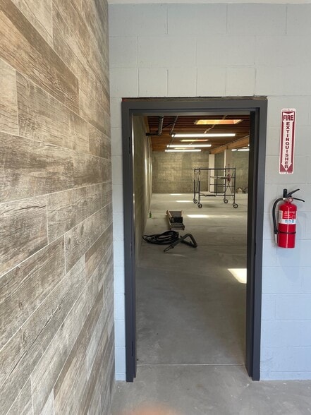 More Photos Of 640 Cypress Ave, Hermosa Beach Warehouse For Lease