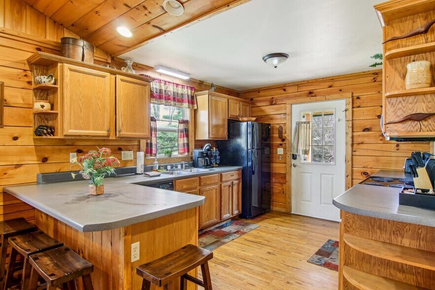 More Photos Of 33 Shepherds Creek rd, Bryson City Specialty For Sale
