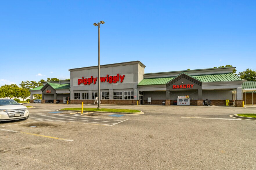 More Photos Of 208 E Mcintyre St, Mullins Supermarket For Sale