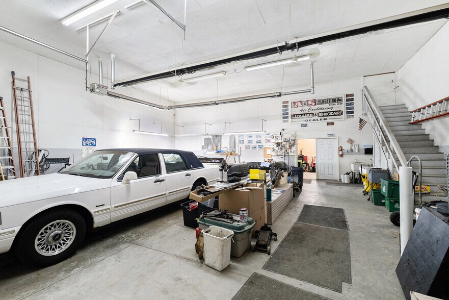 More Photos Of 2170 Lavelle Rd, Flint Flex For Sale