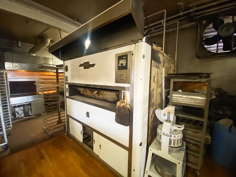 More Photos Of 915 E Lincoln Hwy, New Haven Restaurant For Sale