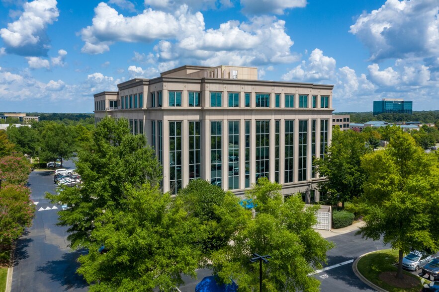 More Photos Of 15801 Brixham Hill Ave, Charlotte Office For Lease
