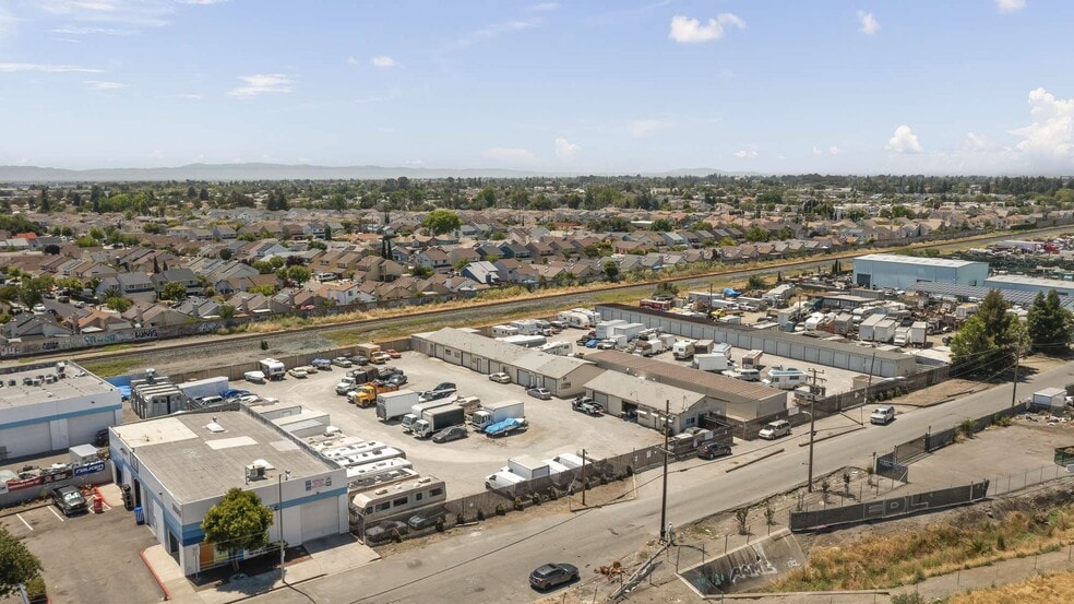 More Photos Of 29480 Pacific St, Hayward Self Storage For Sale