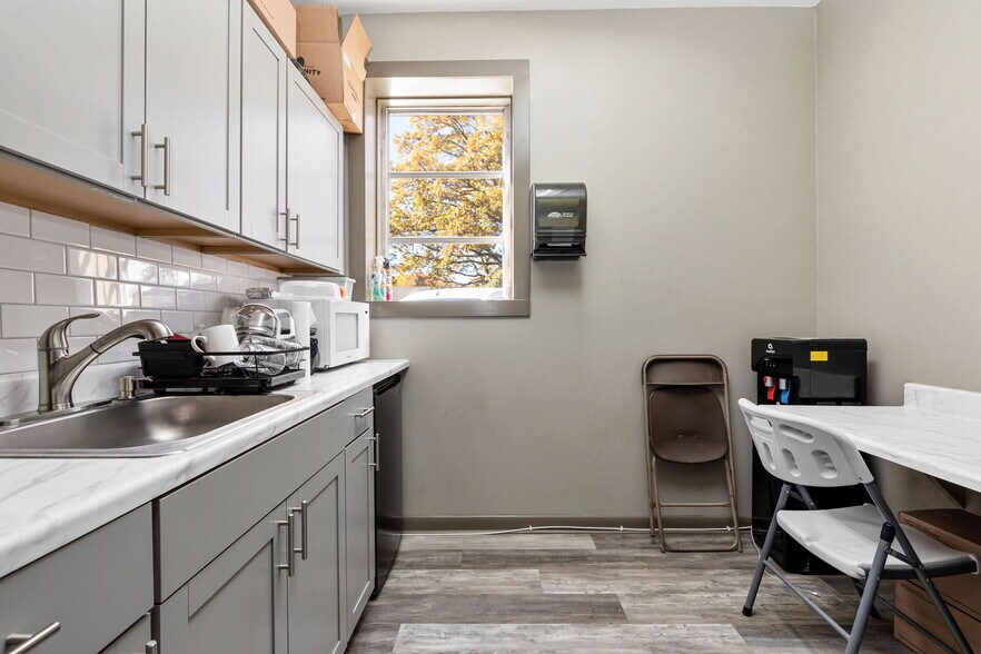 More Photos Of 343 Somerset St, Stirling Warehouse For Lease