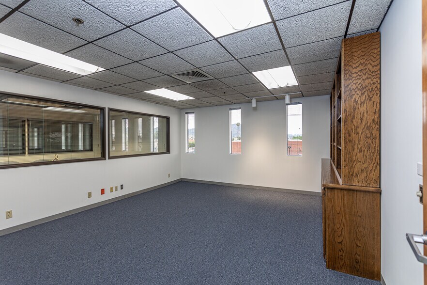 More Photos Of 132-142 W Verdugo Ave, Burbank Unknown For Lease