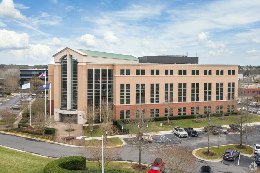 More Photos Of 477 Viking Dr, Virginia Beach Office For Sale