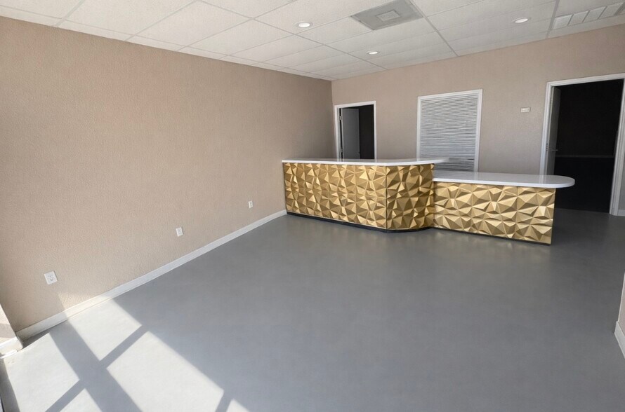 More Photos Of 4004 Little Rd, Arlington Unknown For Lease