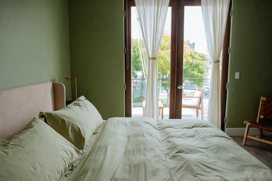 More Photos Of 7494 Santa Monica Blvd, West Hollywood Hotel For Sale
